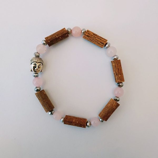 Bracelet-bouddha-quartz-rose-et-bois-de-noisetier