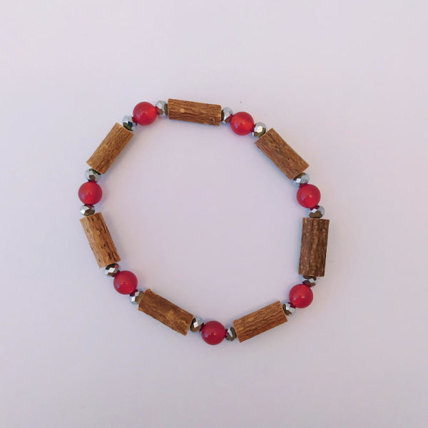 Bracelet-cornaline-et-bois-de-noisetier