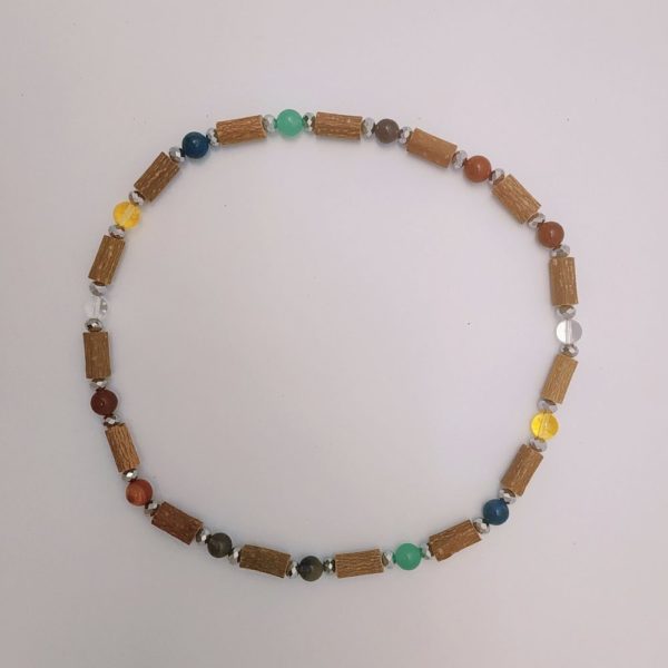 Collier-7-Chakras-et-Bois-de-Noisetier