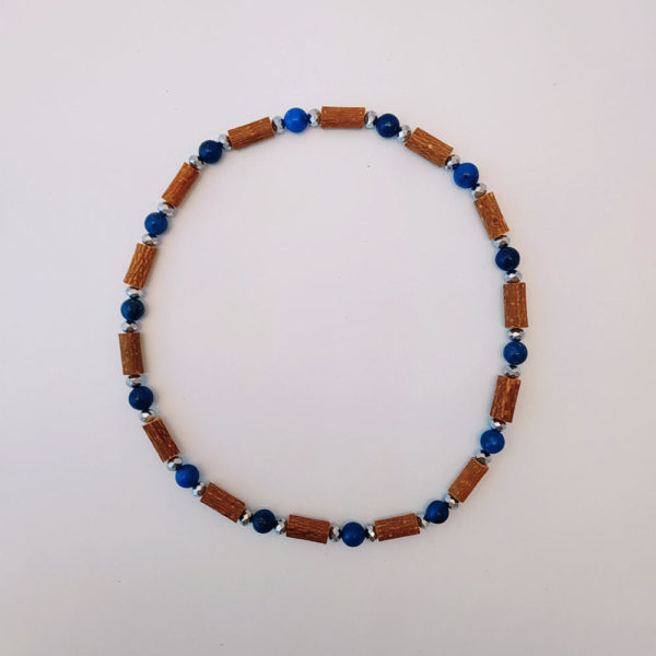 Collier-lapis-lazuli-et-bois-de-noisetier